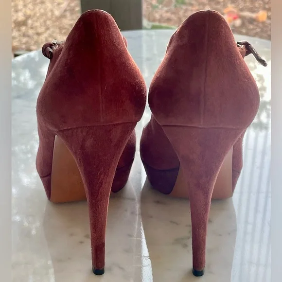 Gucci Suede peep toe heels, T-Strap, buckles, maroon, 37, EUC - Picture 10 of 15